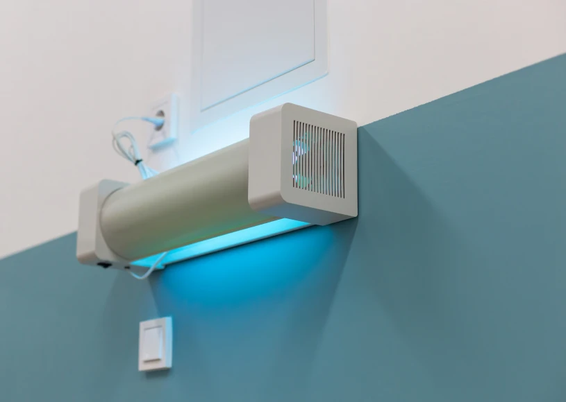 Wall-mounted UV sterilization light